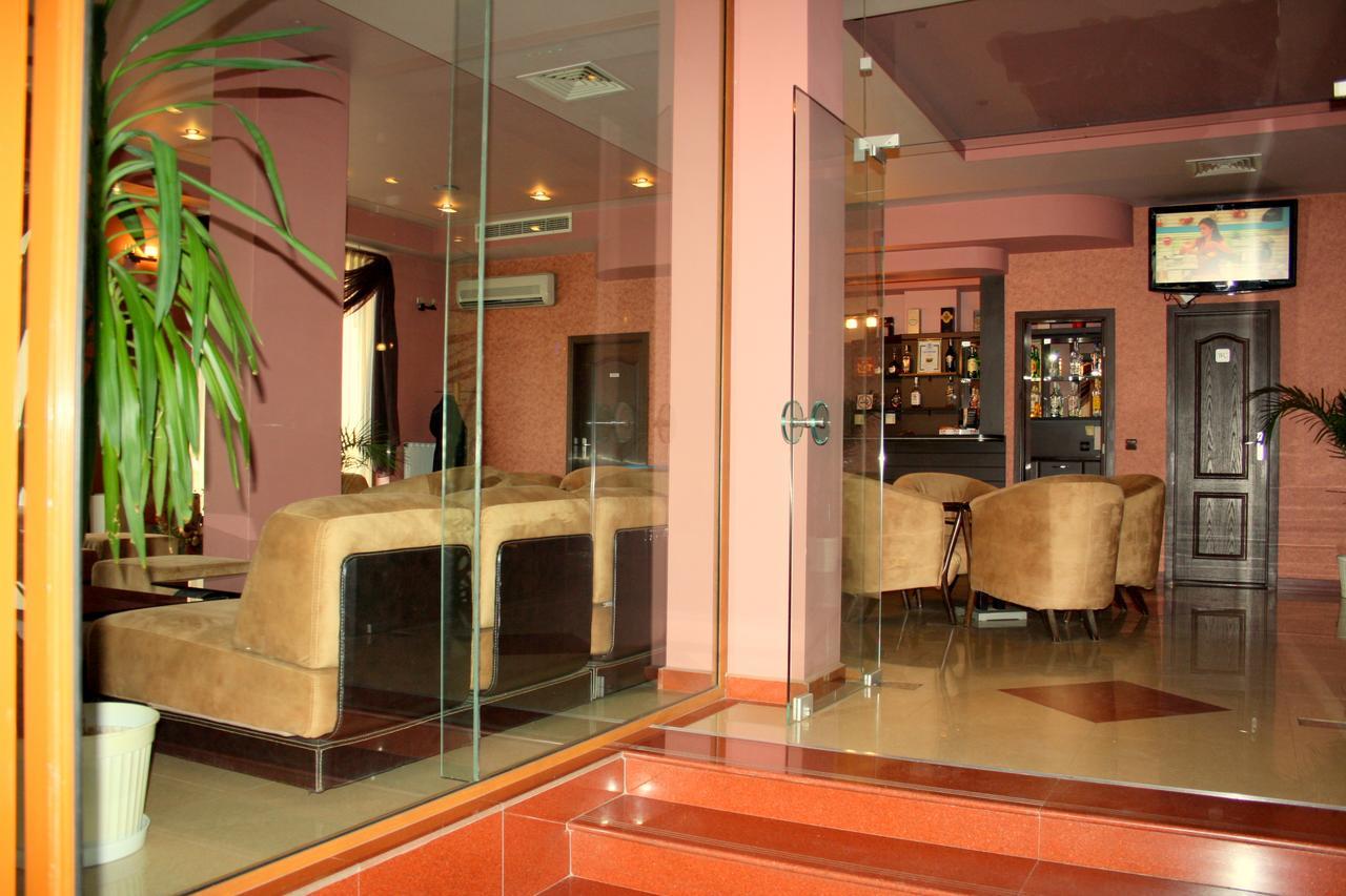 Hotel Elegant Карнобат Экстерьер фото
